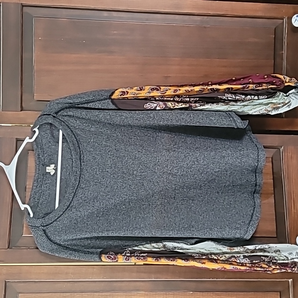 We The Free People P+ S Grey and Yellow top can fit XL or 1x